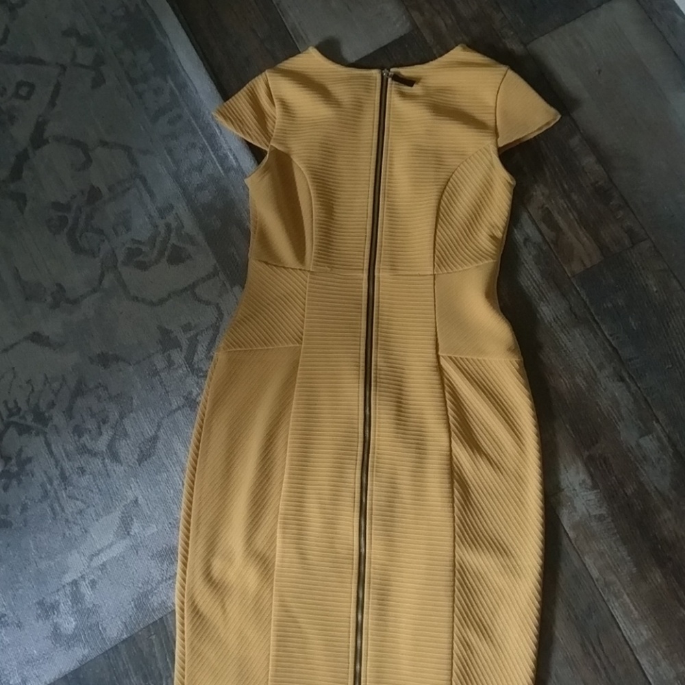 Midi mango color dress